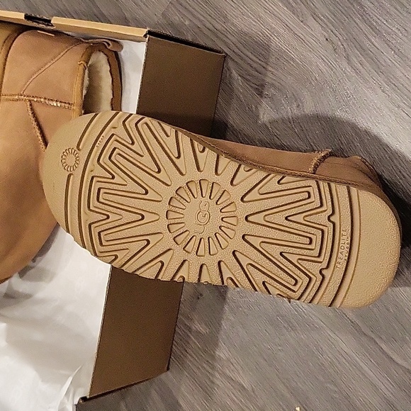 *SOLD* Classic Ultra Mini Ugg - Picture 4 of 5